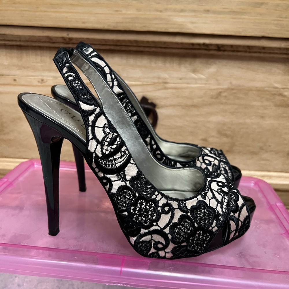 Lace stitch Guess heel